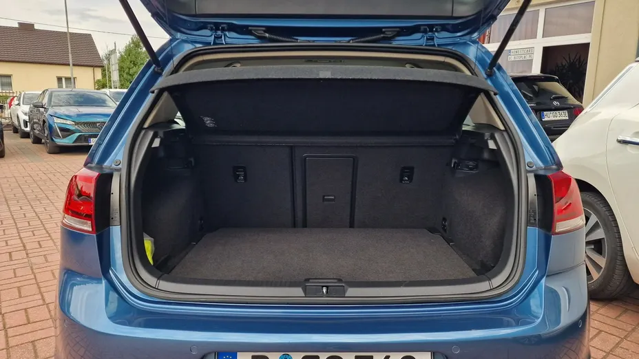 VOLKSWAGEN Golf -