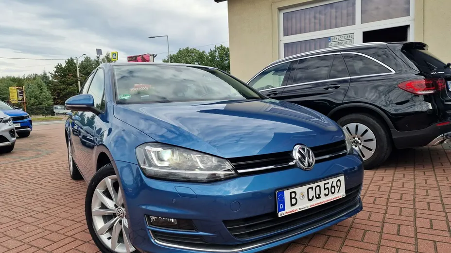 VOLKSWAGEN Golf -