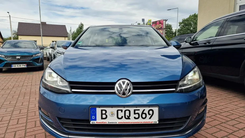 VOLKSWAGEN Golf -