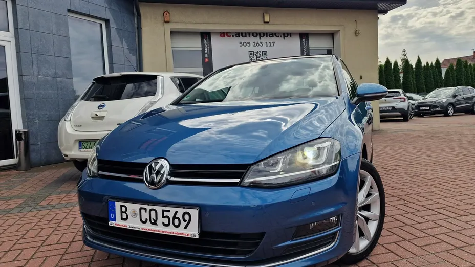 VOLKSWAGEN Golf -