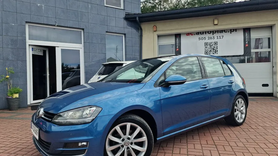 VOLKSWAGEN Golf -