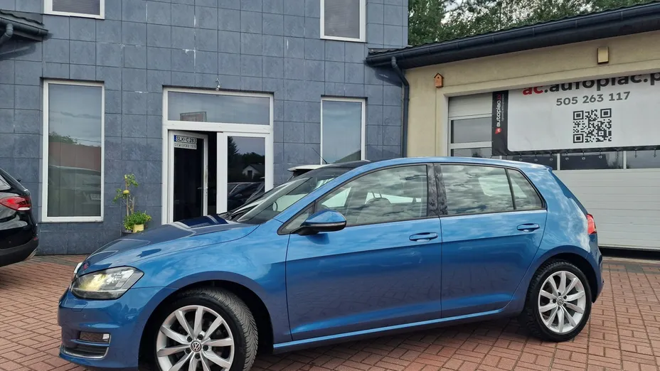 VOLKSWAGEN Golf -