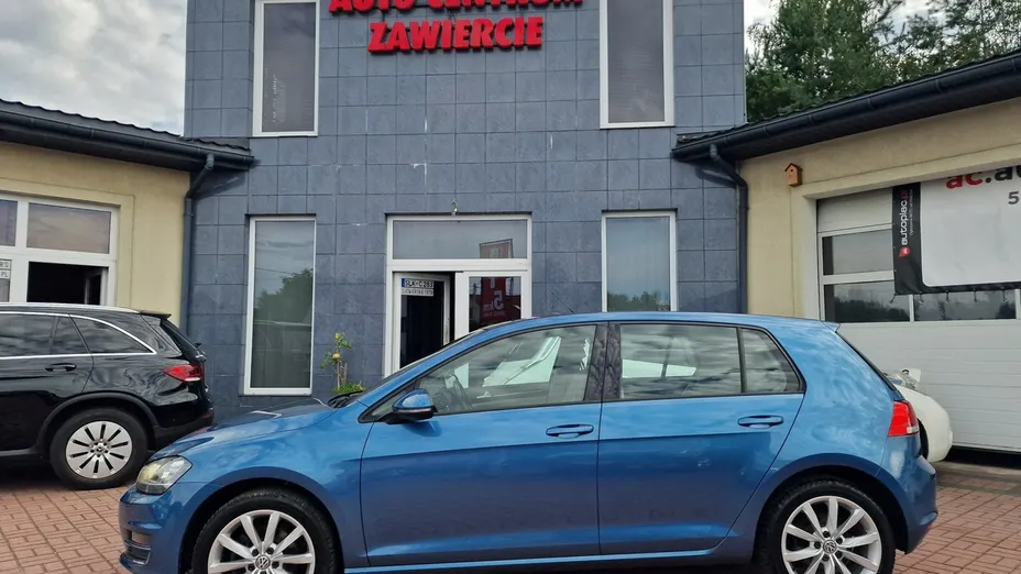 VOLKSWAGEN Golf -