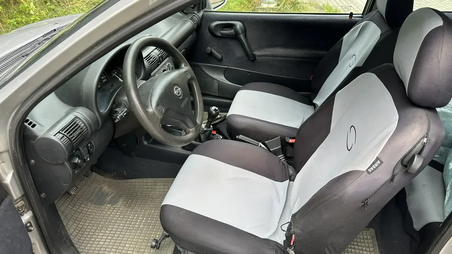 OPEL Corsa -