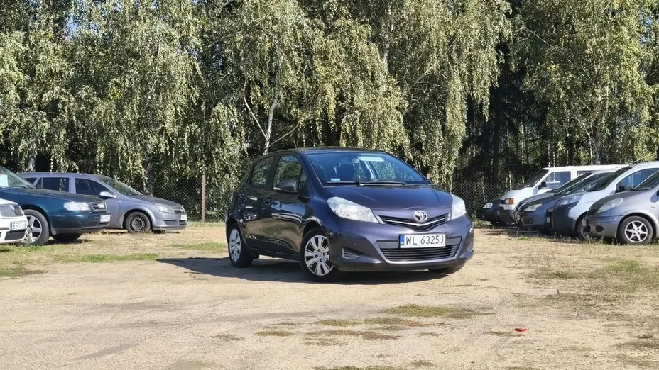 TOYOTA Yaris -