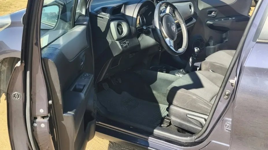 TOYOTA Yaris -