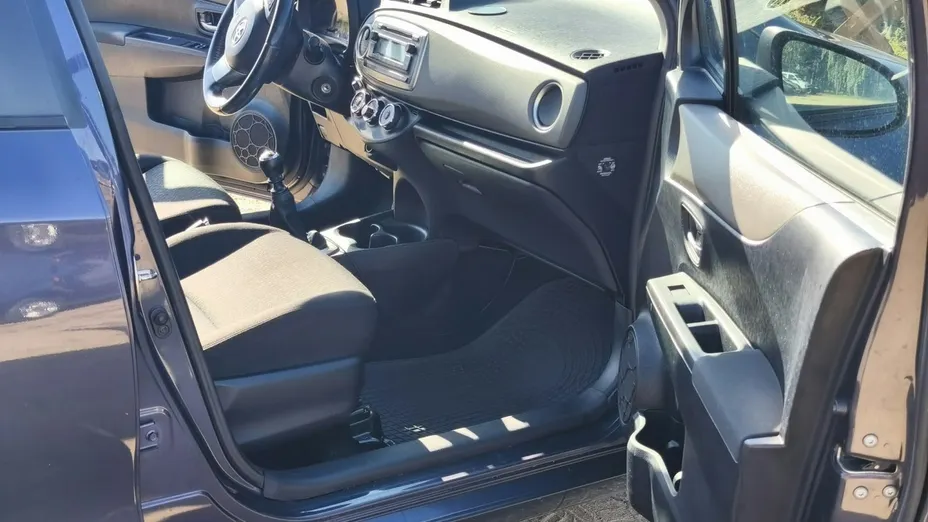 TOYOTA Yaris -