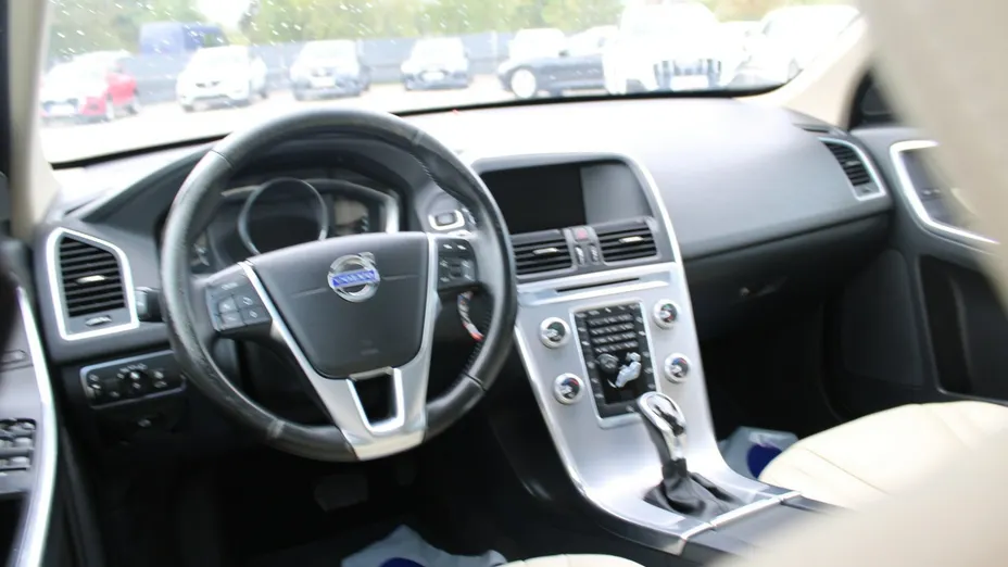 VOLVO XC60 -