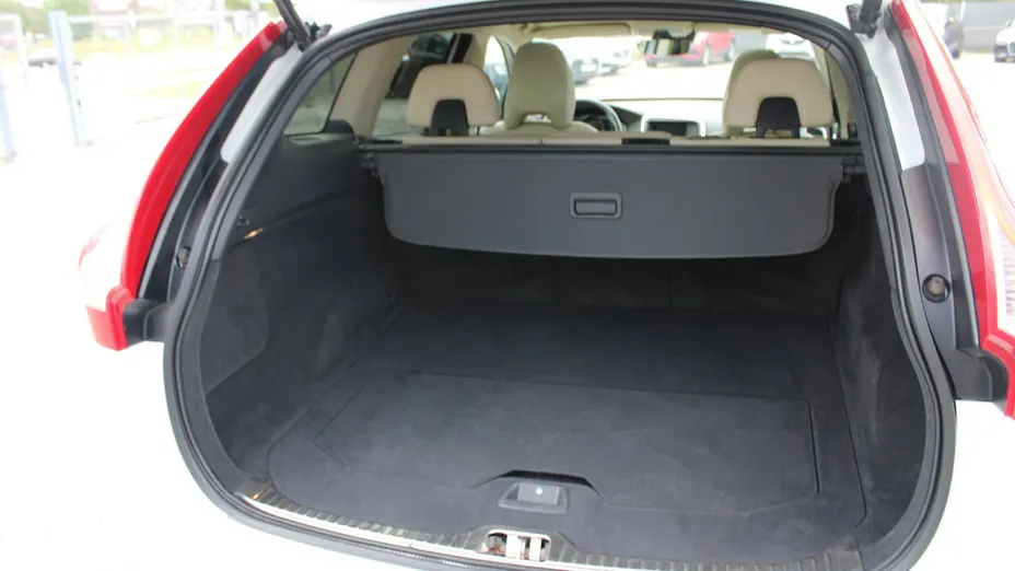 VOLVO XC60 -
