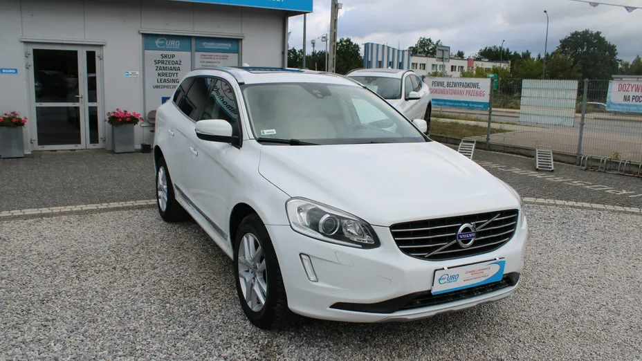 VOLVO XC60 -