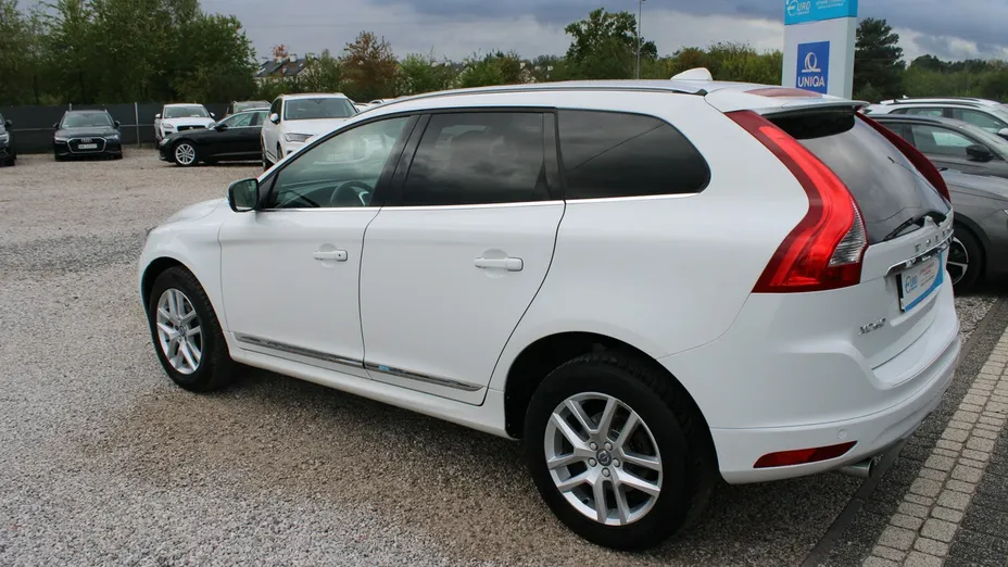 VOLVO XC60 -