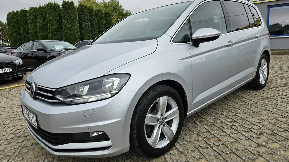 VOLKSWAGEN Touran -