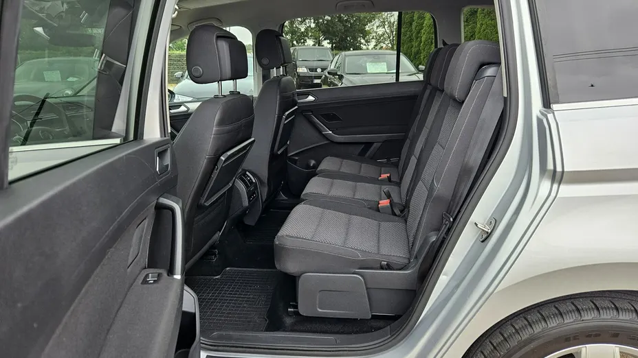 VOLKSWAGEN Touran -