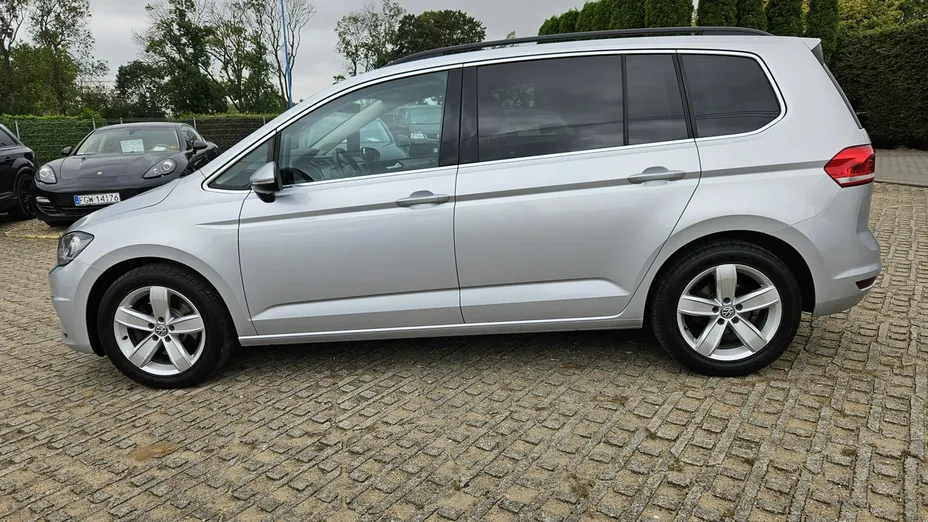 VOLKSWAGEN Touran -