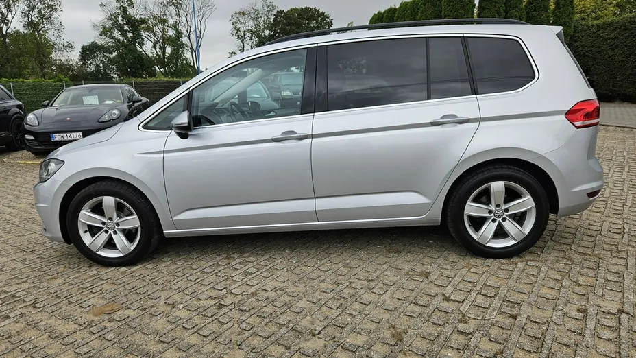 VOLKSWAGEN Touran -