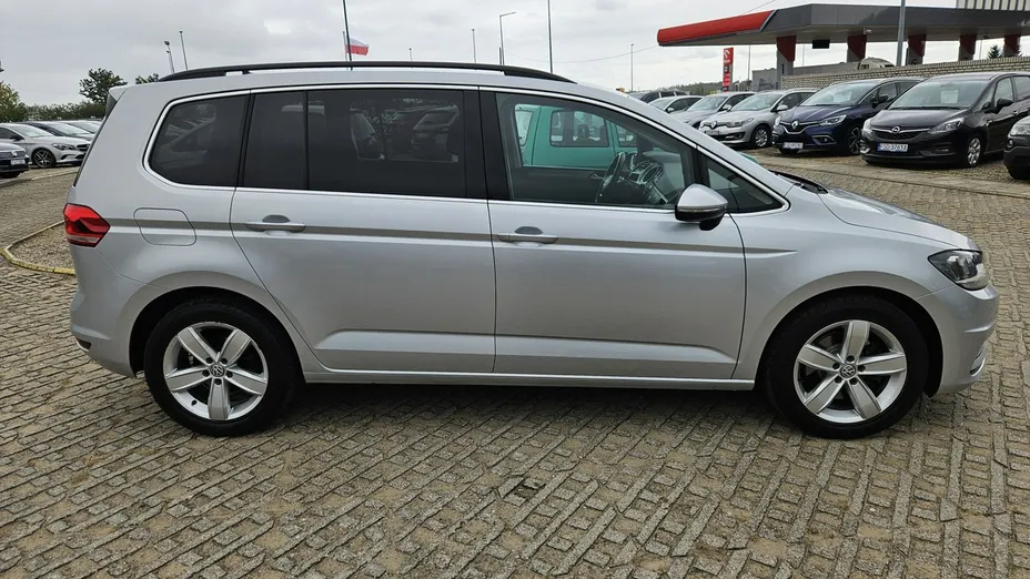 VOLKSWAGEN Touran -