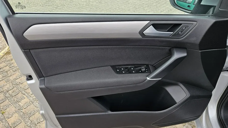VOLKSWAGEN Touran -