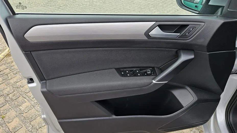 VOLKSWAGEN Touran -