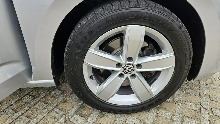 VOLKSWAGEN Touran -