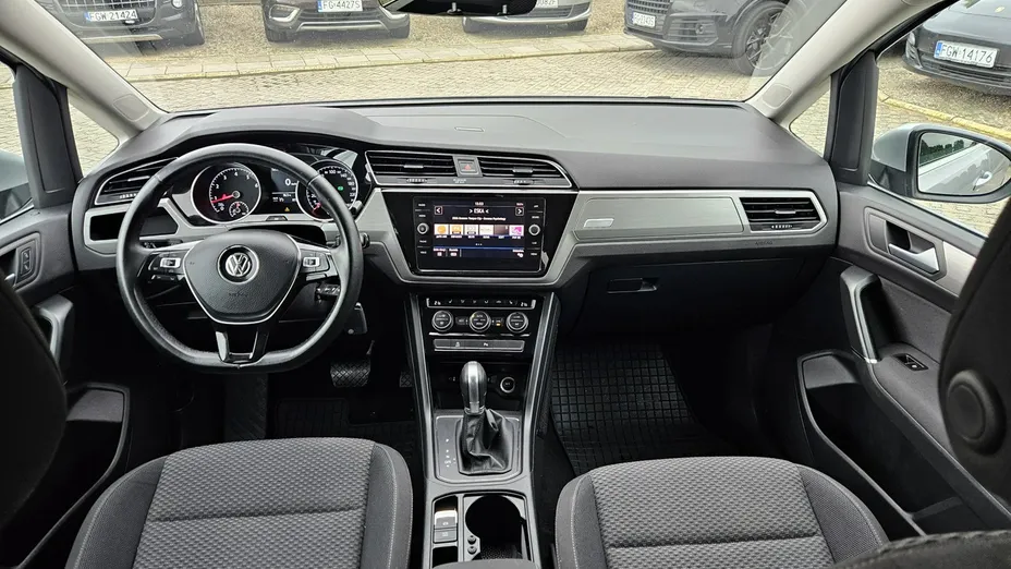 VOLKSWAGEN Touran -