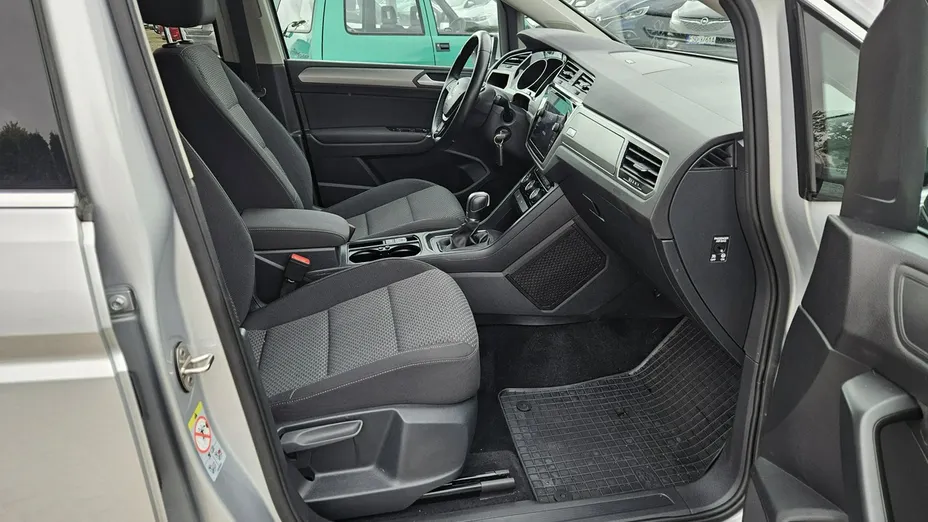 VOLKSWAGEN Touran -