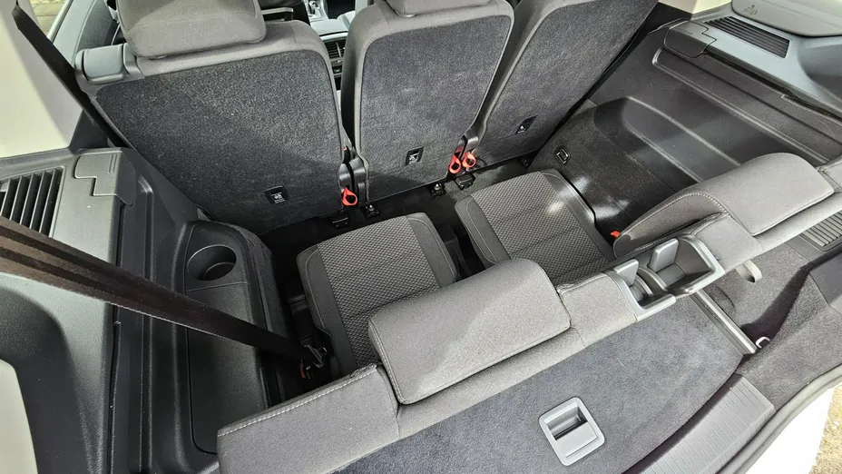 VOLKSWAGEN Touran -