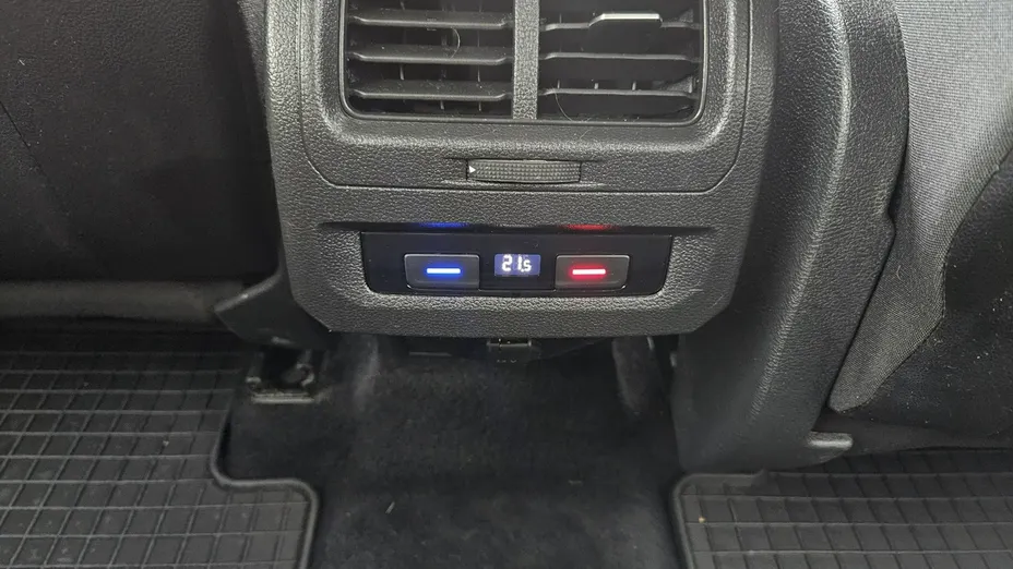VOLKSWAGEN Touran -