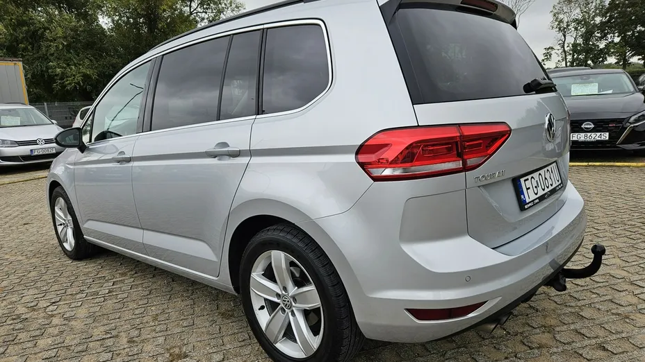 VOLKSWAGEN Touran -