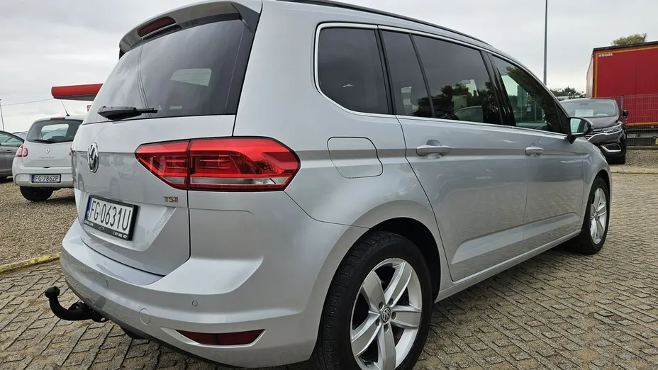VOLKSWAGEN Touran -