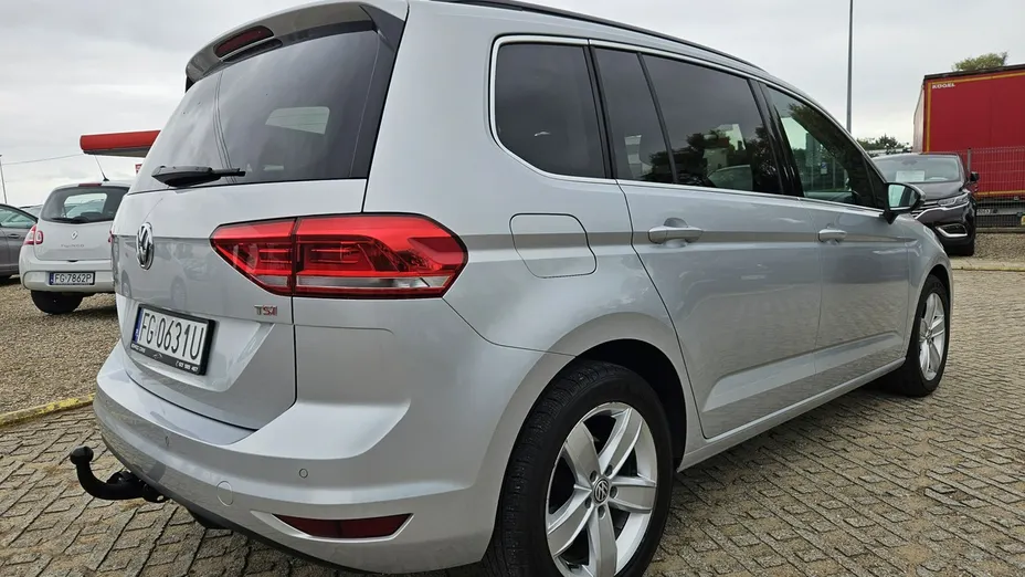VOLKSWAGEN Touran -