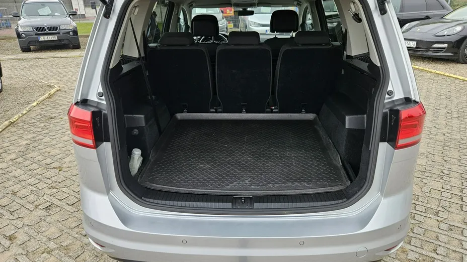 VOLKSWAGEN Touran -