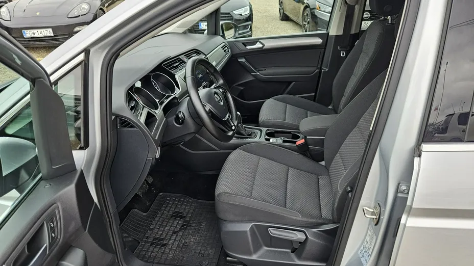 VOLKSWAGEN Touran -