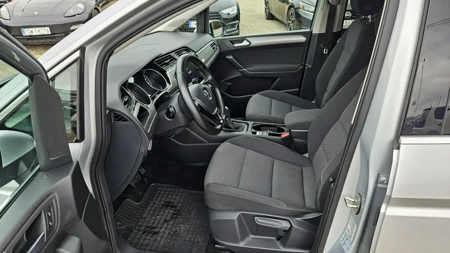 VOLKSWAGEN Touran -