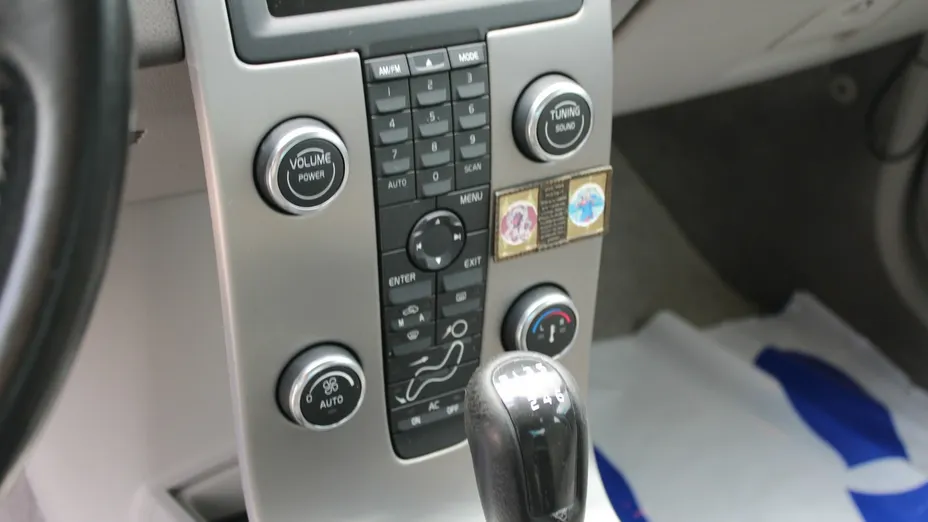 VOLVO S40 -