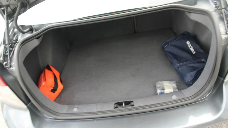 VOLVO S40 -