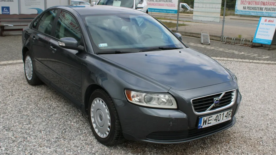VOLVO S40 -