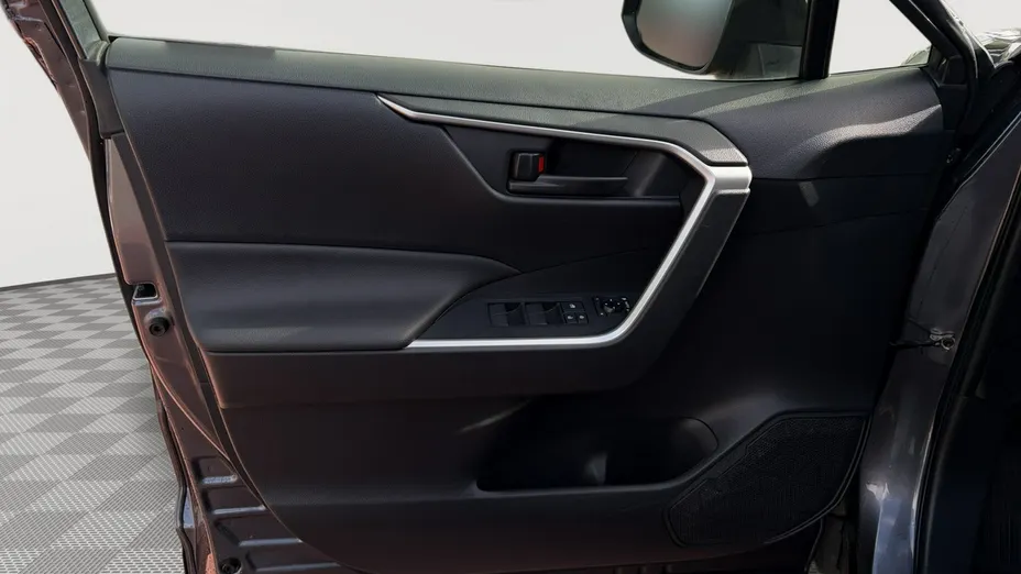 TOYOTA RAV4 -