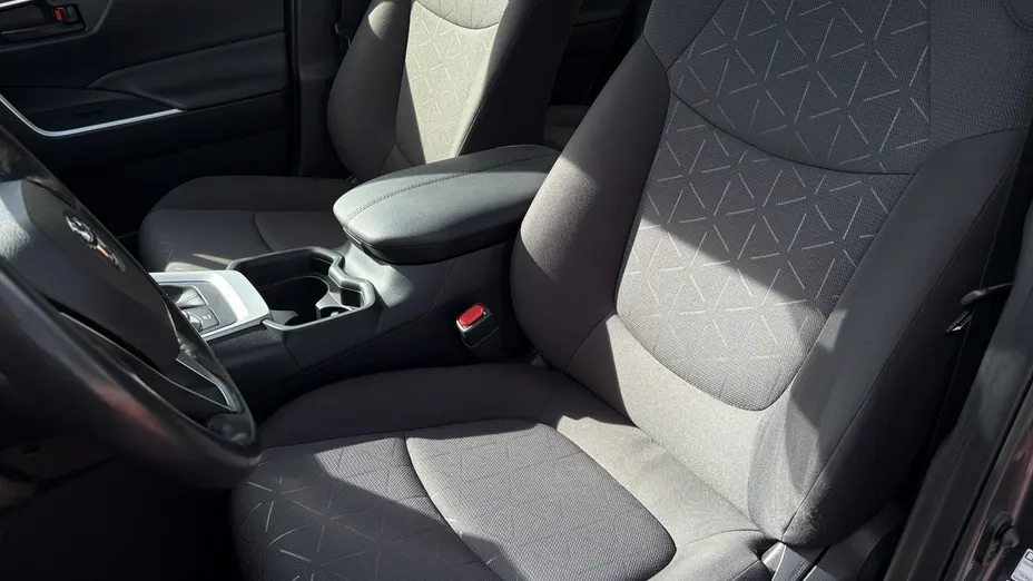 TOYOTA RAV4 -