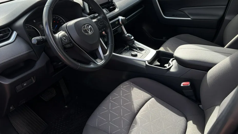 TOYOTA RAV4 -