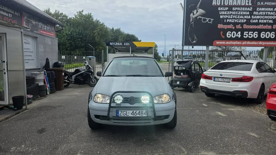 VOLKSWAGEN Golf -