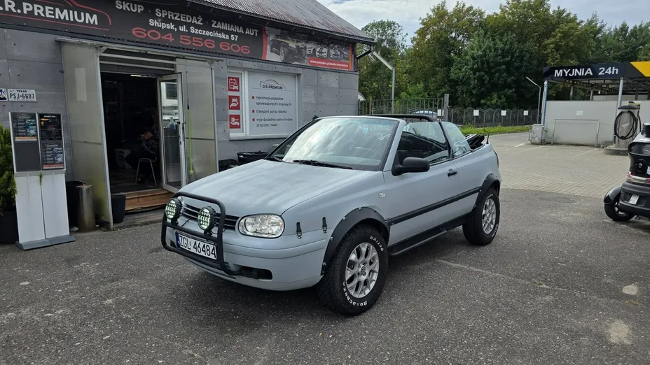 VOLKSWAGEN Golf -