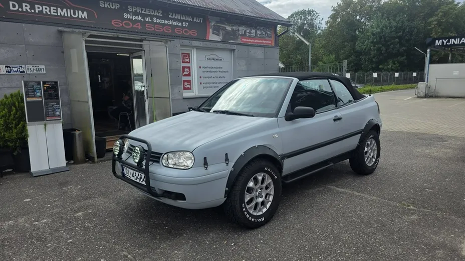 VOLKSWAGEN Golf -