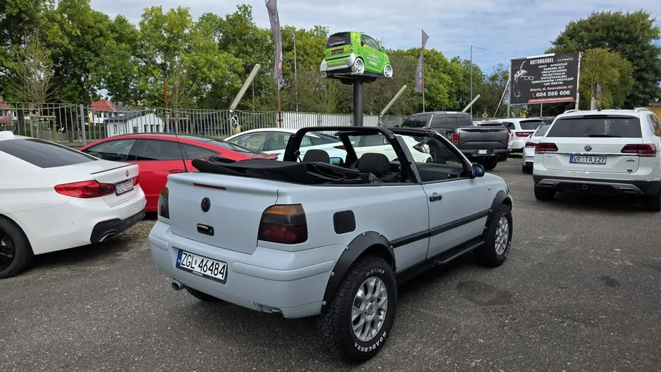 VOLKSWAGEN Golf -
