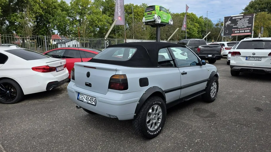 VOLKSWAGEN Golf -