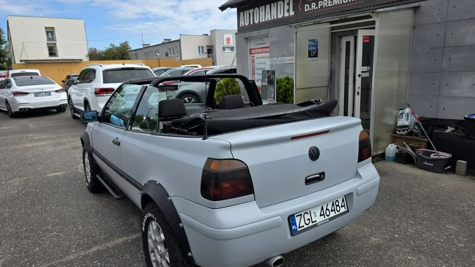 VOLKSWAGEN Golf -