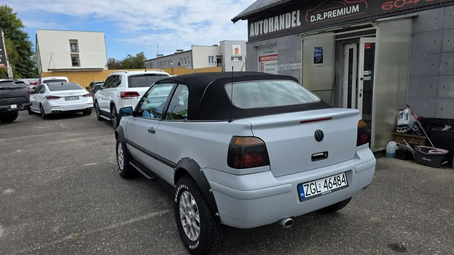 VOLKSWAGEN Golf -
