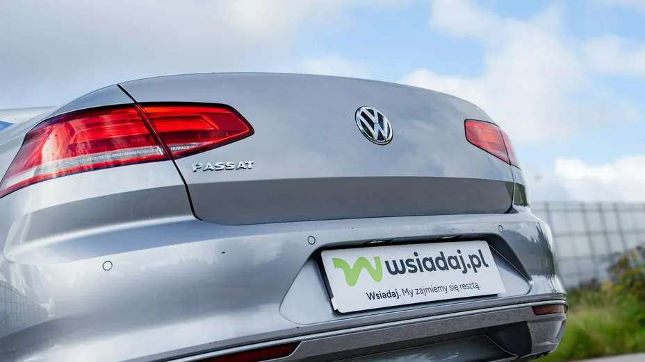 VOLKSWAGEN Passat -