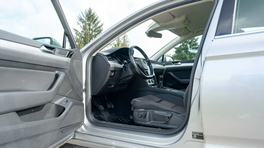 VOLKSWAGEN Passat -