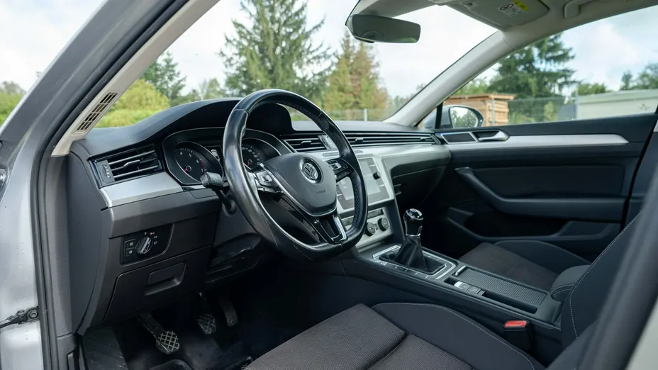 VOLKSWAGEN Passat -
