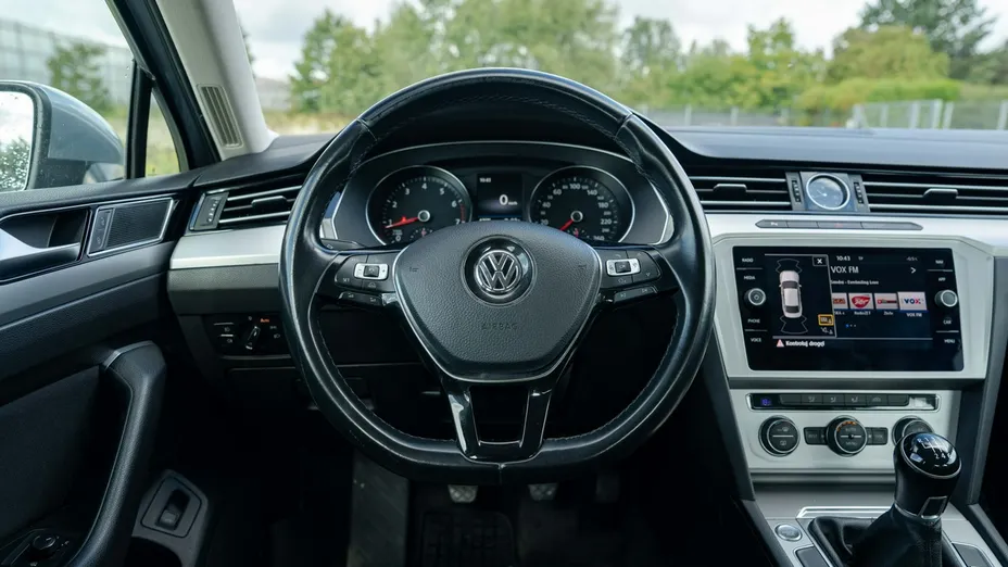 VOLKSWAGEN Passat -